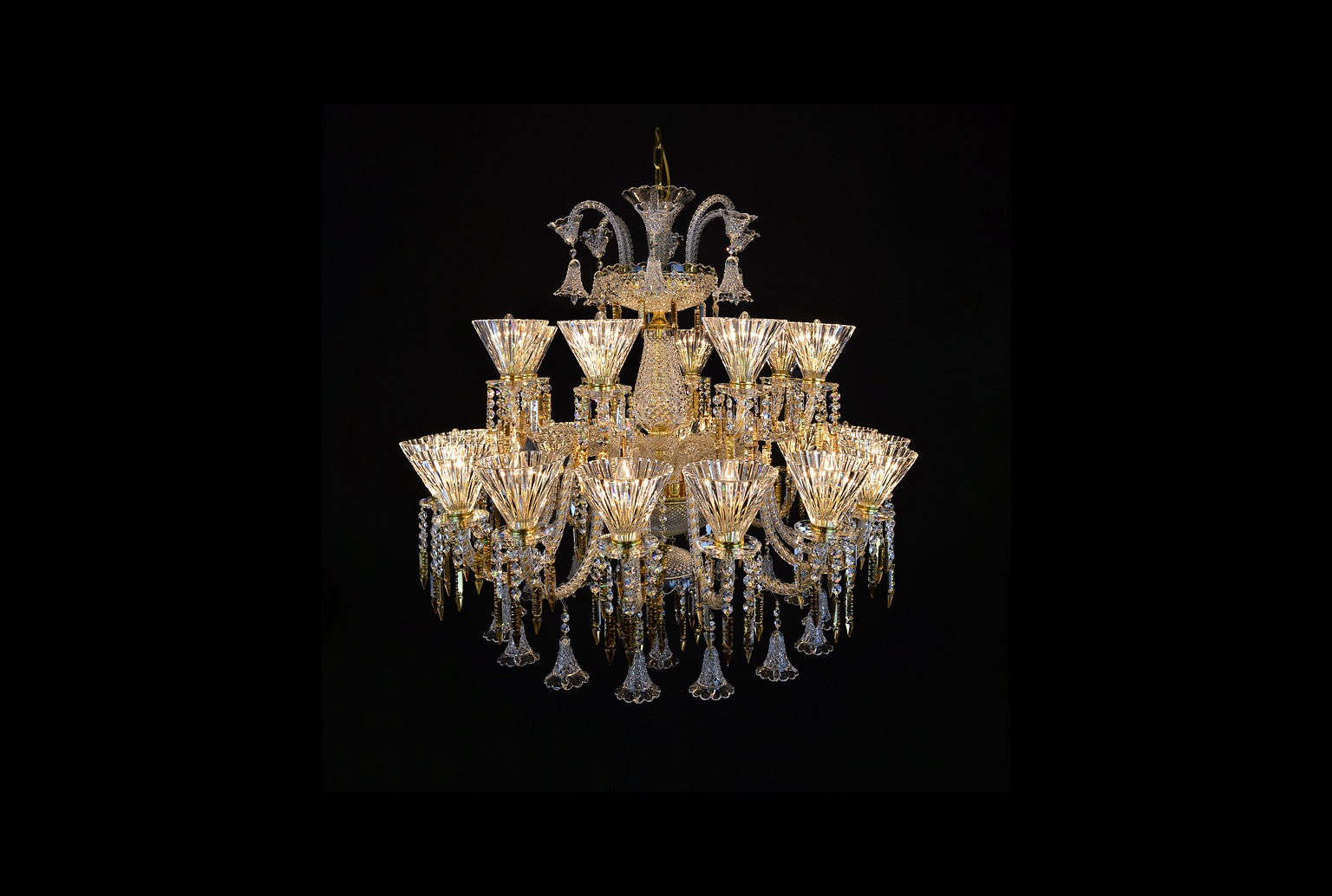 Richmond 18 — Chandelier